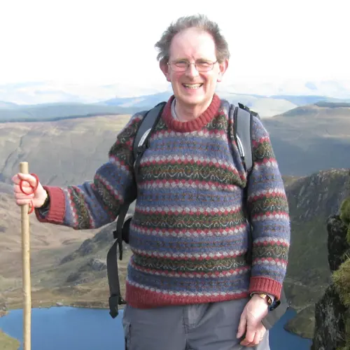 Pererindod yn ysbrydoli Edmund i ddysgu’r Gymraeg